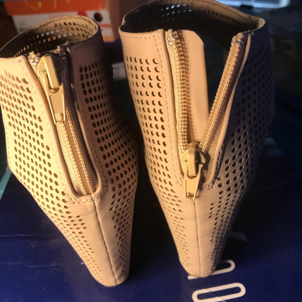 Heels - Picture 3 of 3